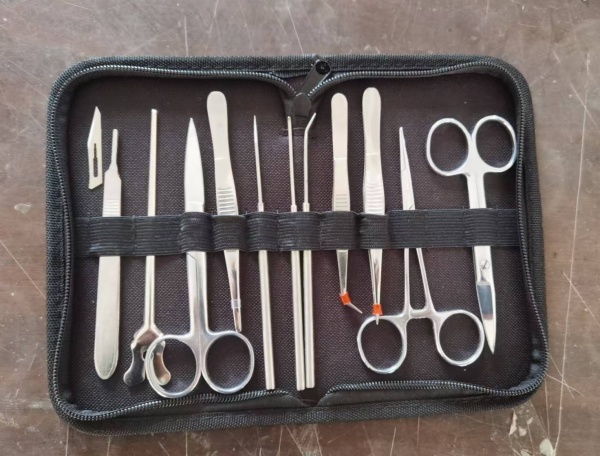 Dissection kit